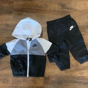 EUC Nike windbreaker outfit (size 12m)